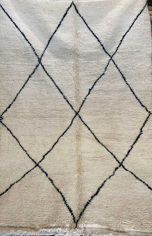 TAPIS BERBÈRE ÉCRU À LOSANGES NOIRS