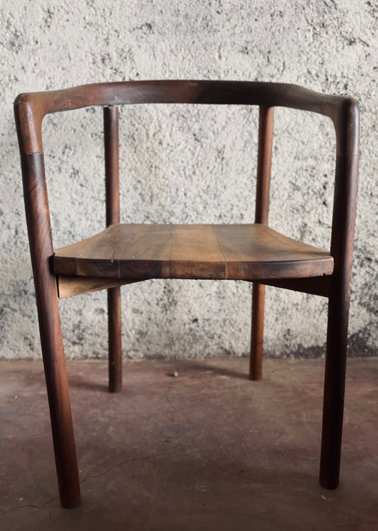 CHAISE EN BOIS DE NOYER
