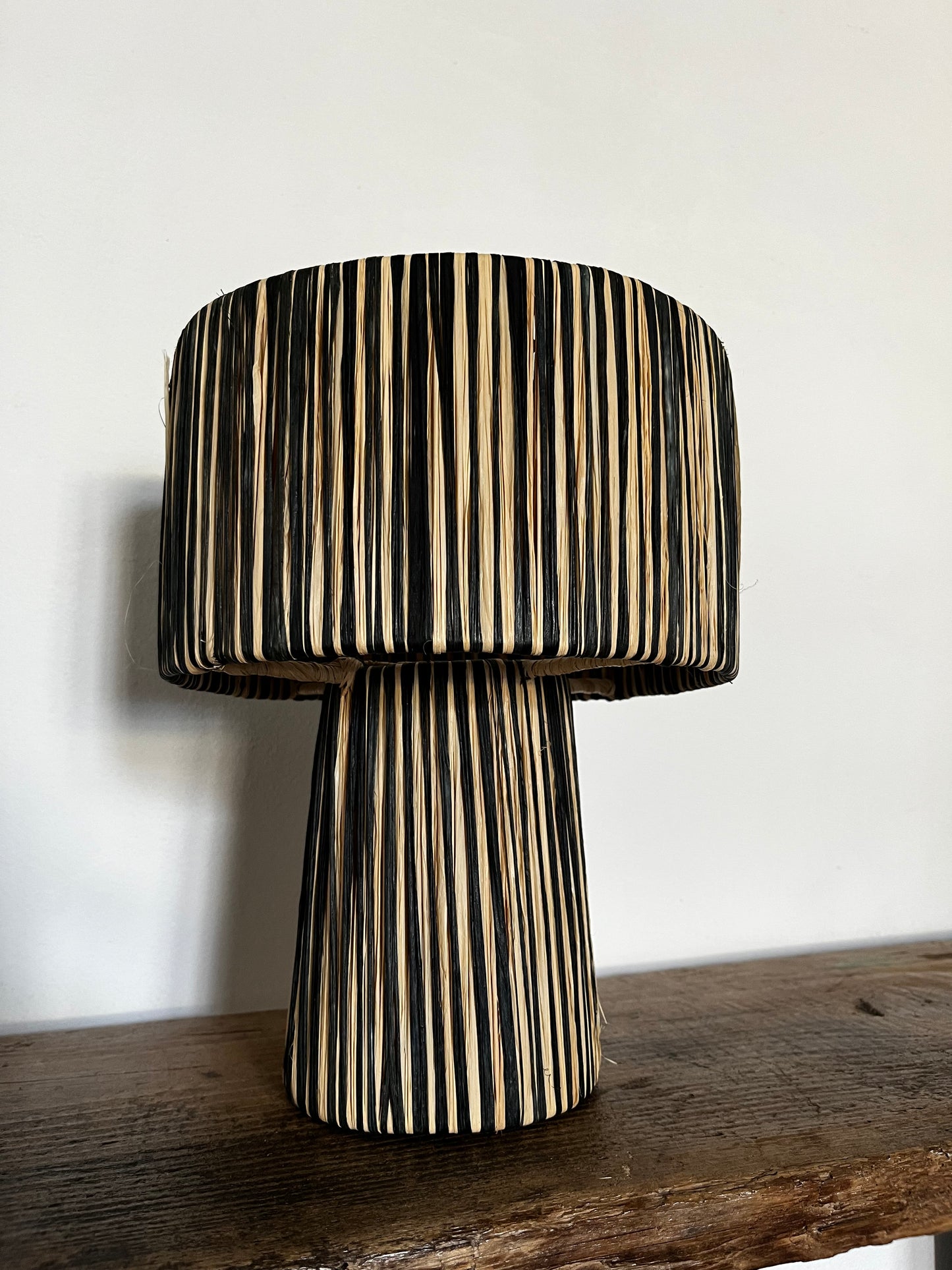 LAMPE RAYÉE NOIRE